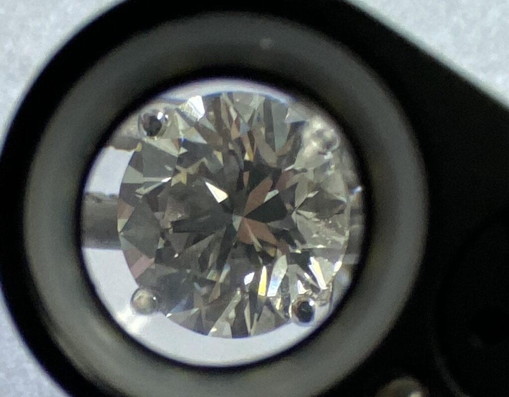 VVS2 round diamond under 10X magnification